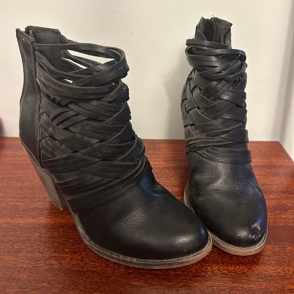Whisper booties. Size 5.5